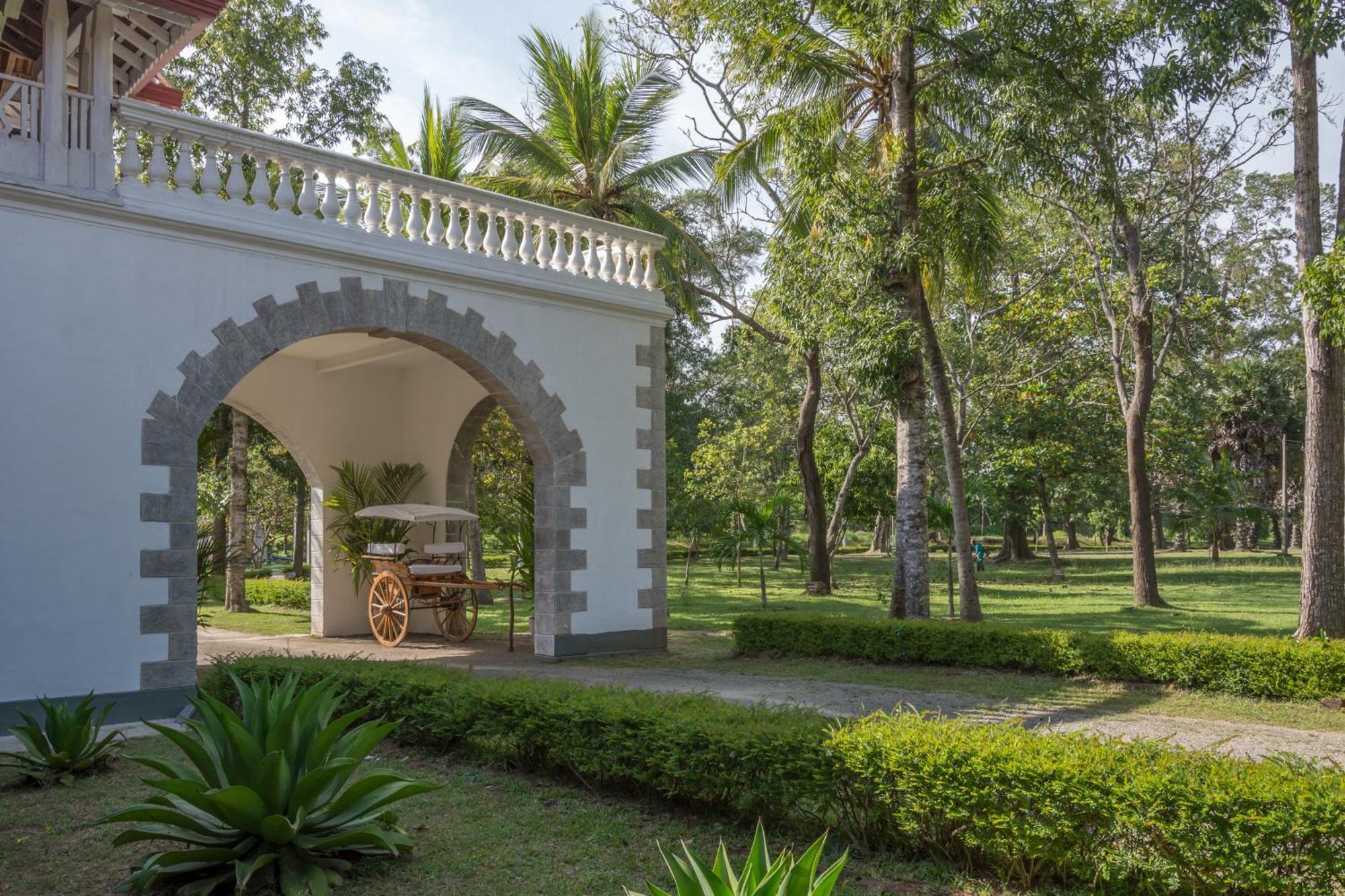 The Sanctuary At Tissawewa Hotel Анурадхапура Екстериор снимка